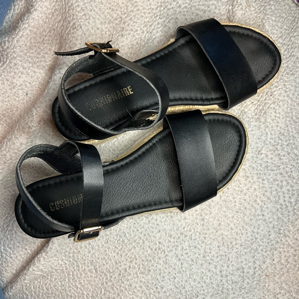 Black short wedges